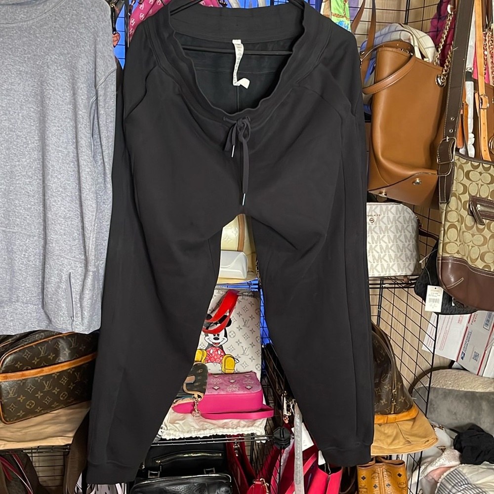 Lululemon scuba joggers wore a few times